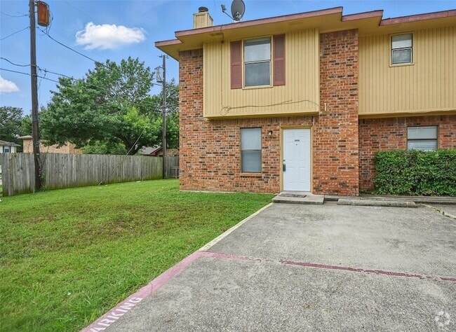 Building Photo - 3048 Tudor Ln Rental