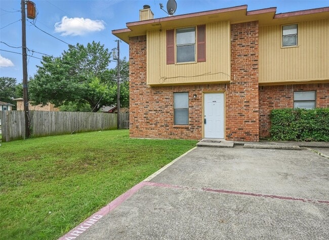 Photo - 3048 Tudor Ln Townhome