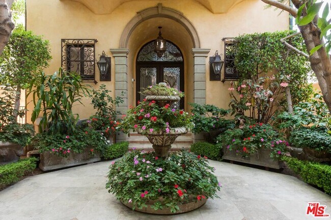 Photo - 703 Palisades Beach Rd