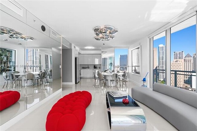 Photo - 90 SW 3rd St Unidad 90 SW 3rd St 2204