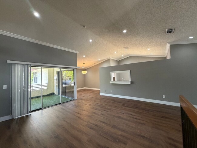 Photo - 323 Ives Dairy Rd