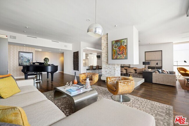 Photo - 1100 Alta Loma Rd Unidad 1701 Rental