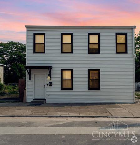 Building Photo - 543 York St Rental