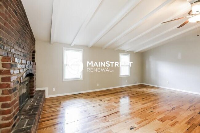 2 Bedroom Pet-Friendly Home in Independence, MO with Main Street Renewal