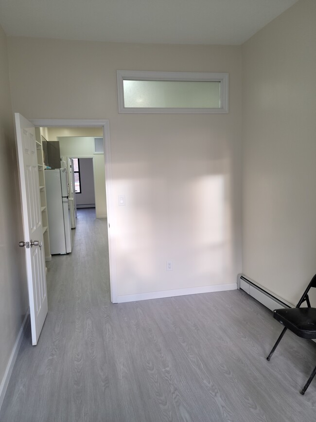 Photo - 781 Seneca Ave Unidad 2R