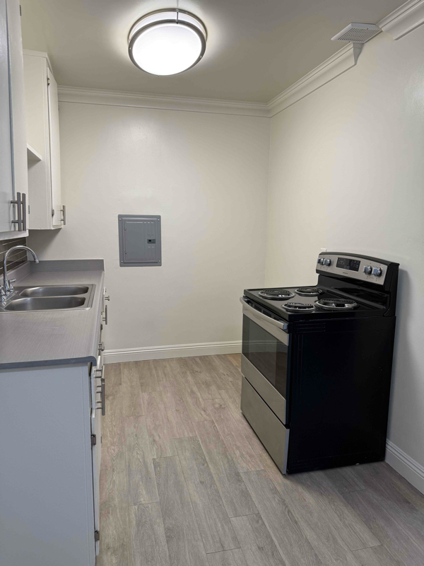 Building Photo - 8820 Topanga Canyon Blvd Rental
