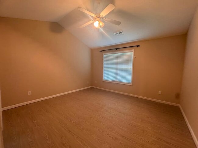Photo - 547 Lockwood Dr