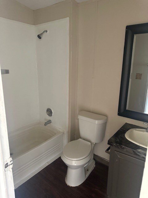 Photo - 105 Oakhill Ct