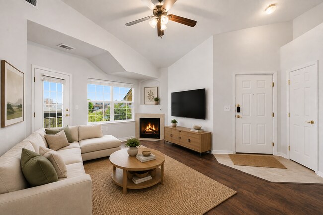 $1,495.95, 1 Bed, 1 Bath Condo in Aurora with In Unit Laundry and Pool Access!