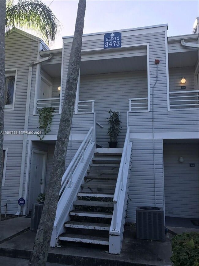 Building Photo - 3473 NW 44th St Unit 103
