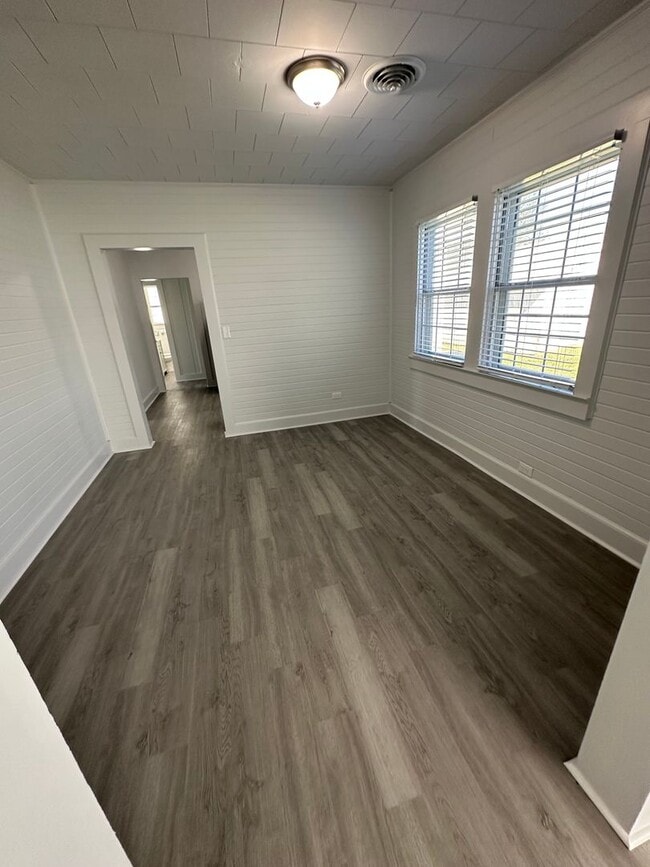 Photo - Luxury in Lockport-Newly Remodelled 4 Bedroom 2 Bath