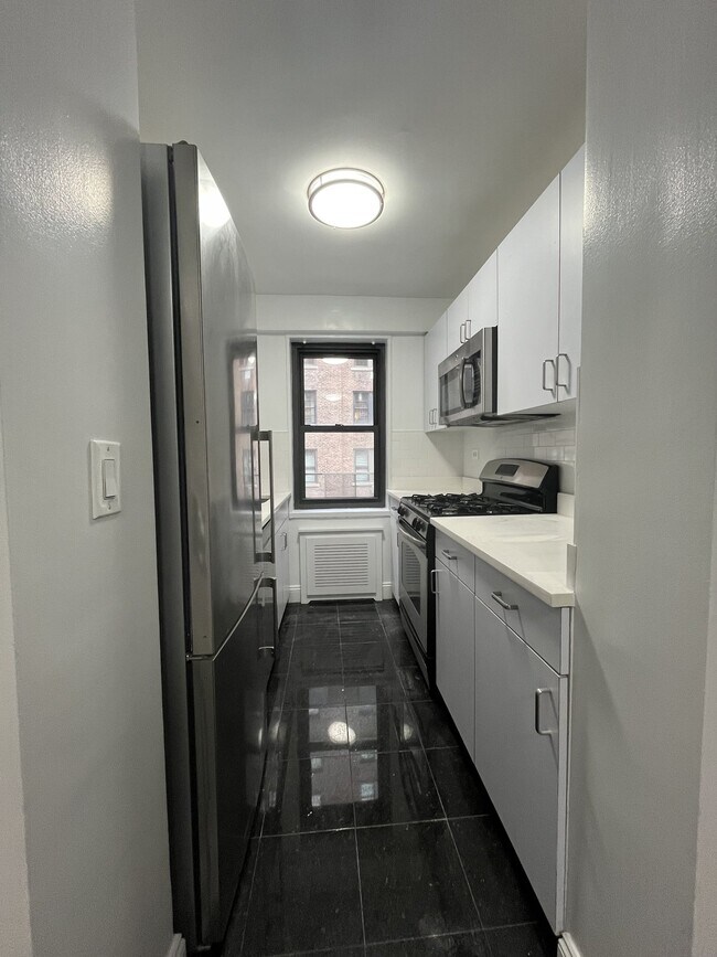 Photo - 405 E 56th St Unidad 3D