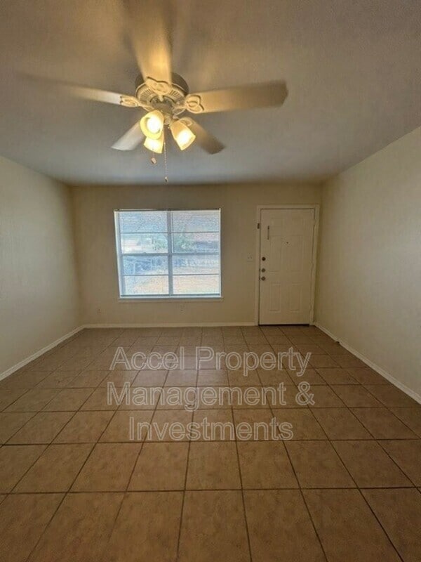 Photo - 2409 Gumwood Ave W Unit #1