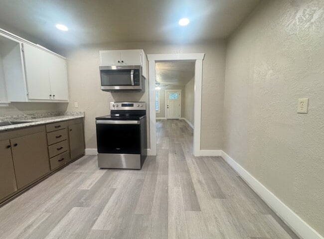 Photo - 510 W 6th St