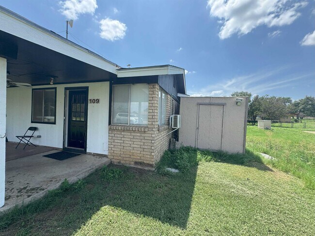 Photo - 109 Logan Dr