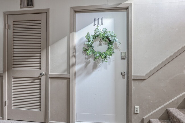 Building Photo - 5601 W 58th St