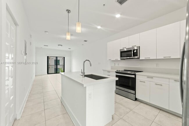 Building Photo - 8301 NW 41st St Unit B-408