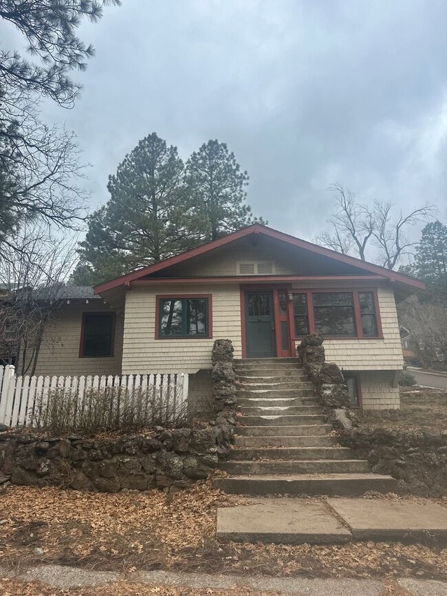 Building Photo - 3 Bedroom 1 Bathroom