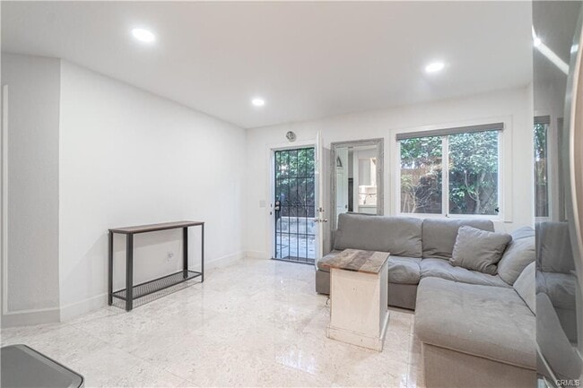 Building Photo - 376 Miraleste Dr Rental