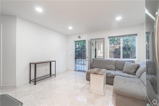 Building Photo - 376 Miraleste Dr Rental