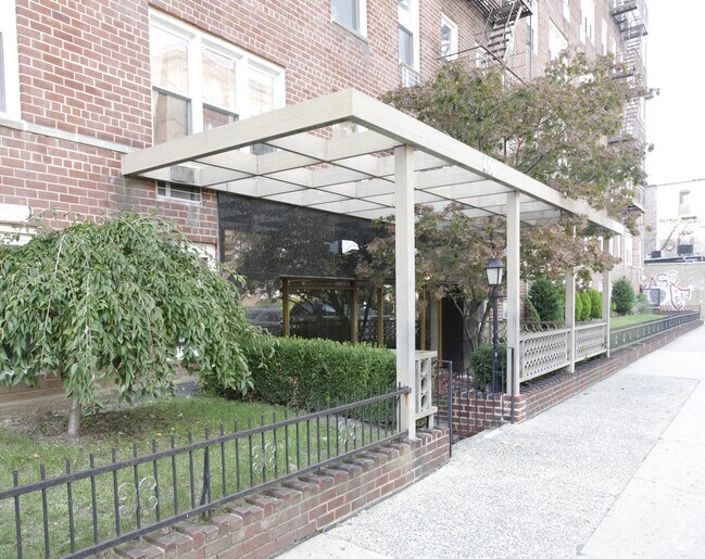 Photo - 400 E 17th St