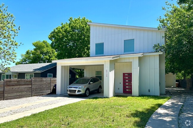 Building Photo - Modern 2 bed/2.5 bath Central Austin Home