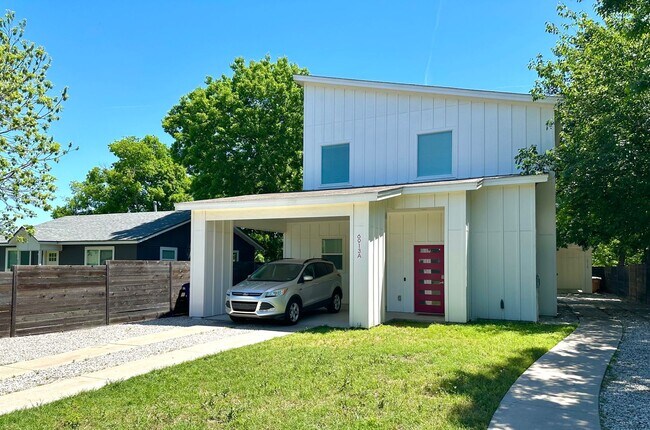 Modern 2 bed/2.5 bath Central Austin Home - Modern 2 bed/2.5 bath Central Austin Home