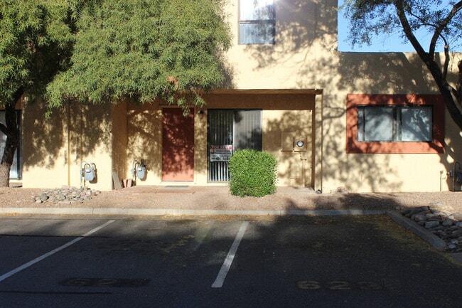 Building Photo - 621 S Kacee Ave