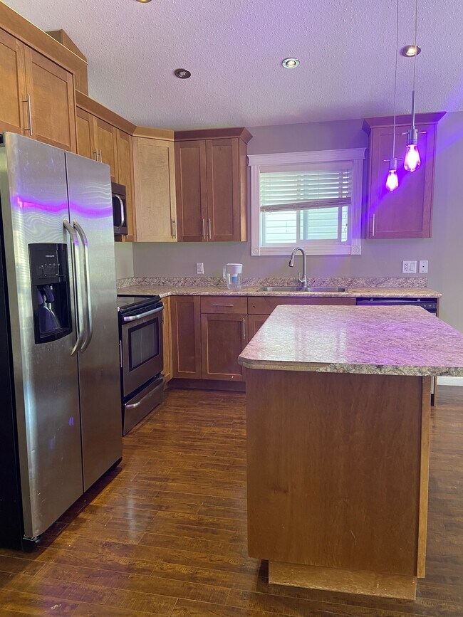 Photo - 11113-1104A 104A Ave