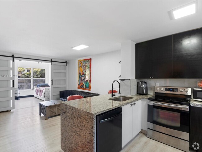 Building Photo - 1615 West Ave Unit 203 Rental