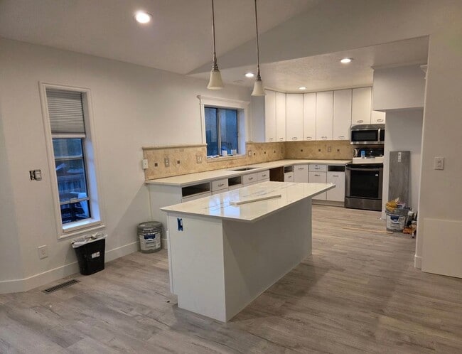 Photo - 1821 280 West