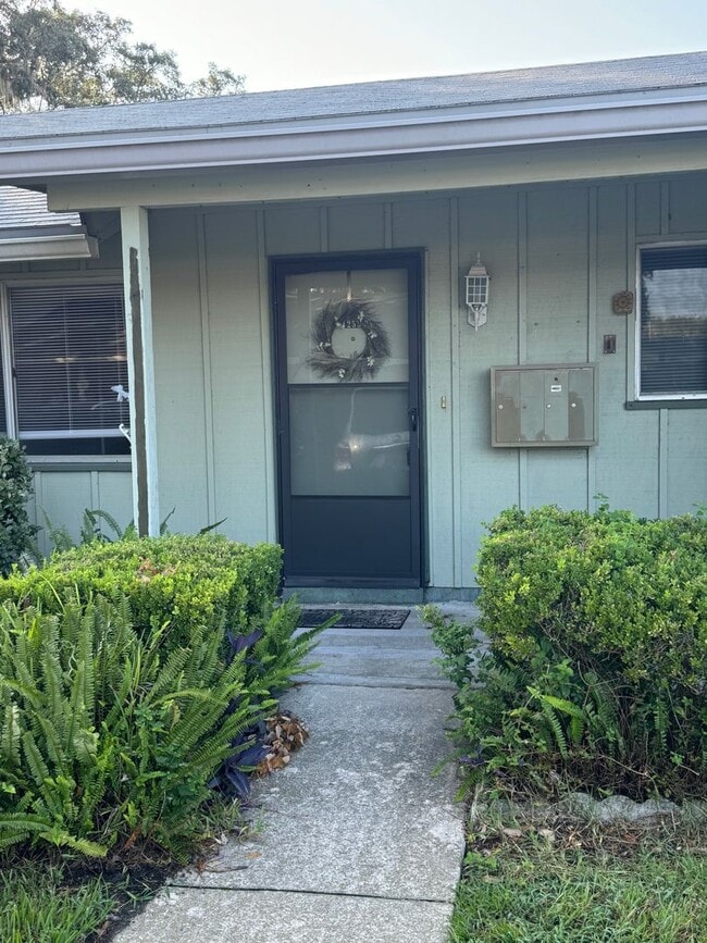 Building Photo - RENOVATED 3/2 TOWNHOUSE MOVE IN READY!