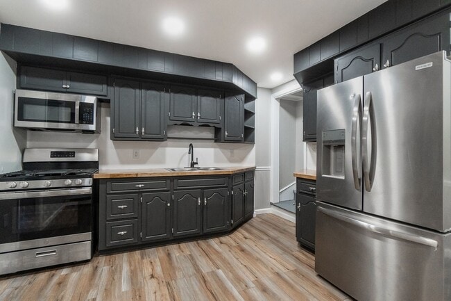 Building Photo - 137-139 Main St Unit 139-1