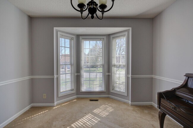 Photo - Wonderful Home With Fireplace and Separat...