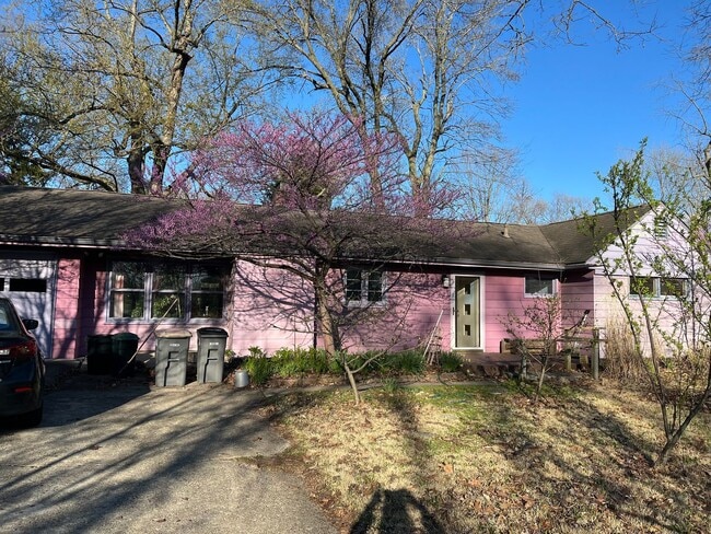 Building Photo - CLOSE TO PURDUE...2 Bedroom 1 1/2 Bath