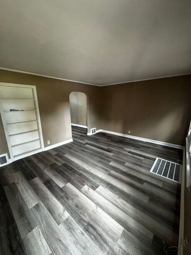 Photo - 9556 S Forest Ave