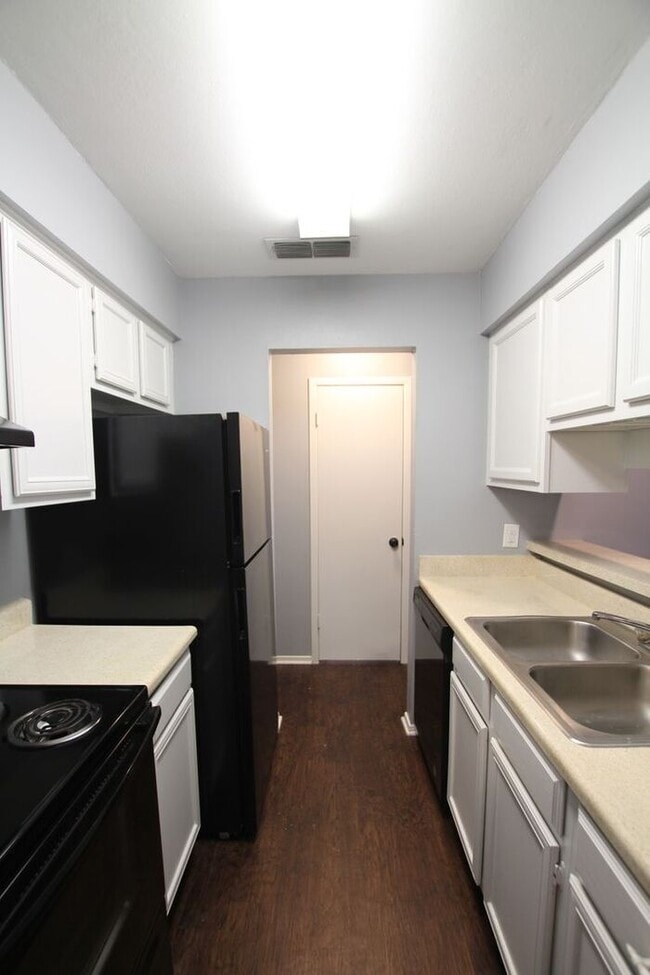 Photo - 1 Bedroom, 1 Bathroom Downstairs Apartment in Tyler! TOUR TODAY!