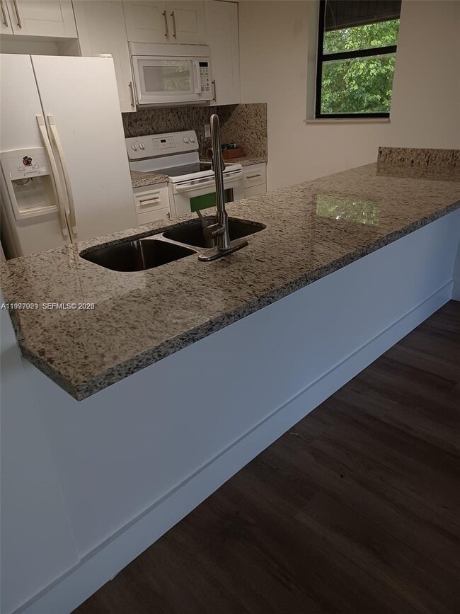 Building Photo - 16220 NW 2nd Ave Unit 411