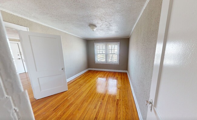 4333 Roanoke Pkwy