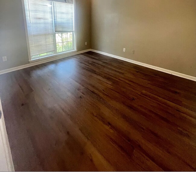 Photo - 149 Flagstone Ln