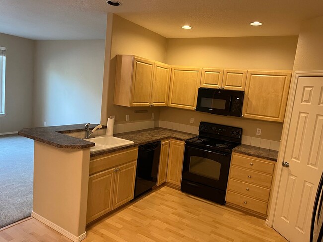 Photo - Lovely 2 Bed, 2.5 Bath home in Beaverton's Arbor Station Neighborhood, NEW PAINT .