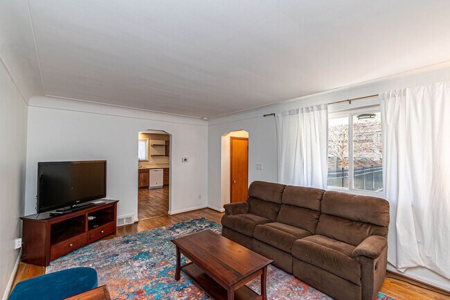 Photo - 21825 McCormick St