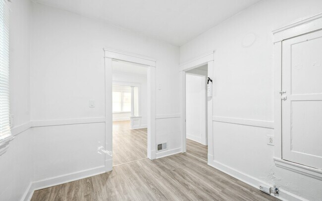 Photo - 635 E 124th St