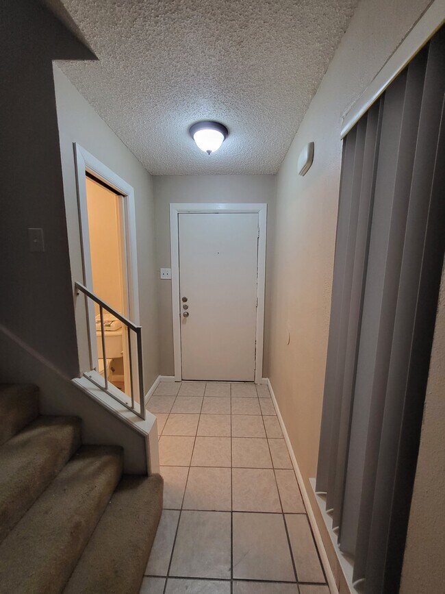 Photo - 6702 Deatonhill Dr