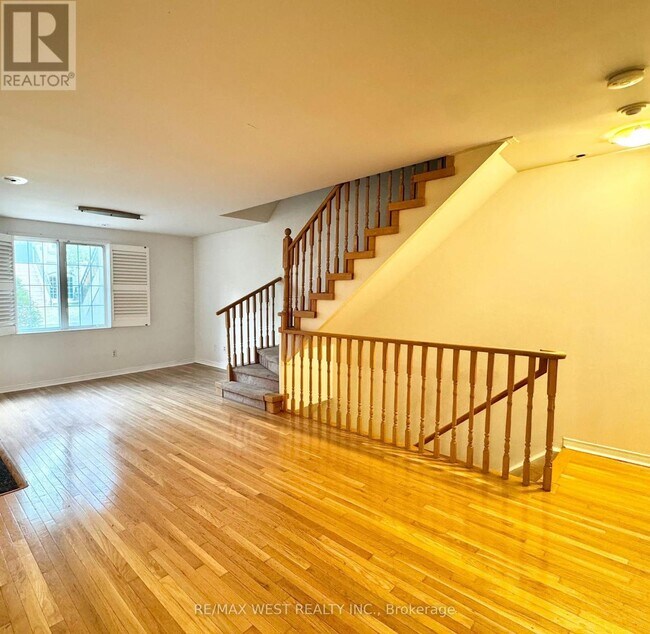 Photo - 108 Finch Ave W
