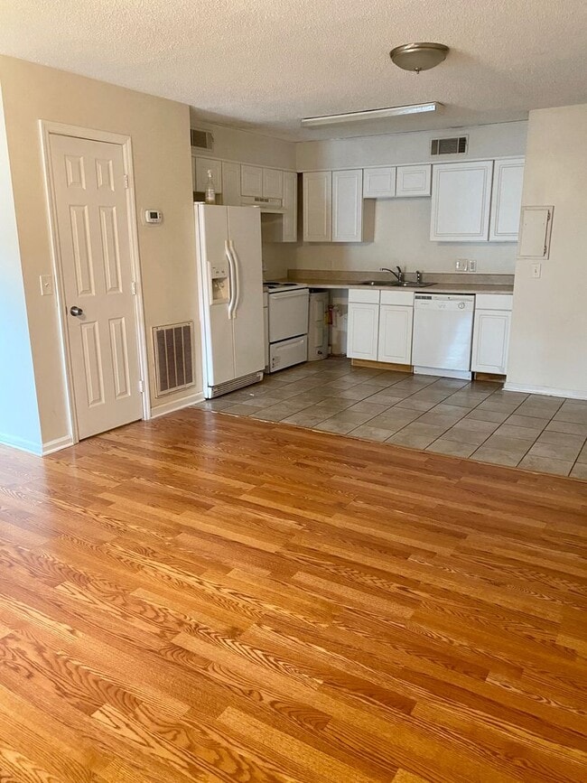 Photo - SUPER CUTE! 1st Floor 1 Bedroom/ 1 Bath Condo in Garden City! Close to the beach! Unit D3