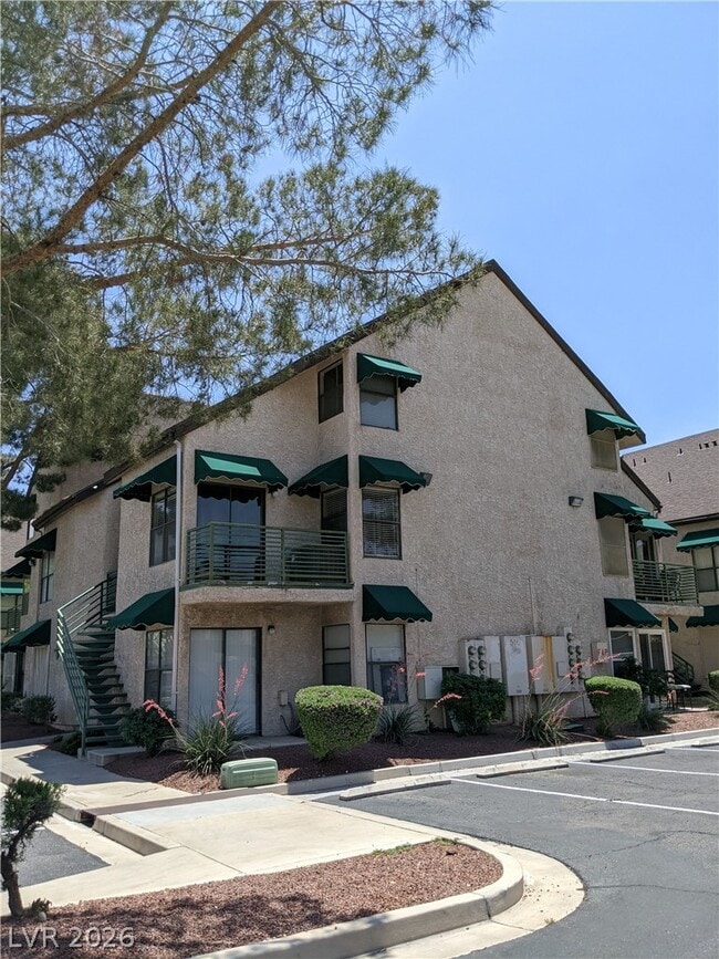 Building Photo - 500 Elm Dr Unit 104