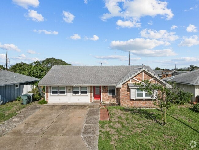 Building Photo - Great 3 Bedroom close to the Beach! Rental