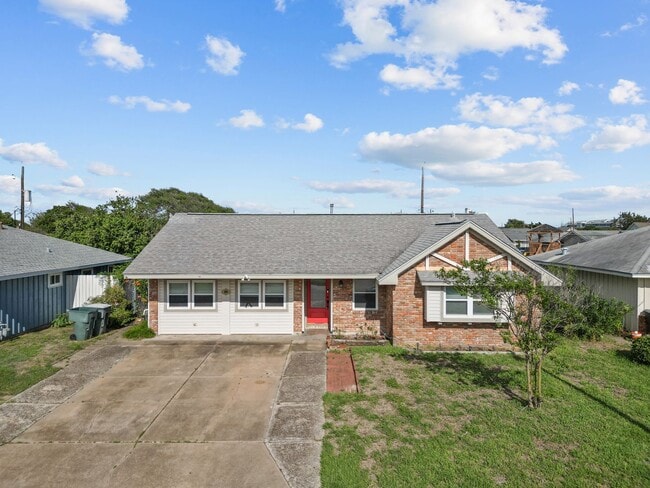 Building Photo - Great 3 Bedroom close to the Beach! Rental