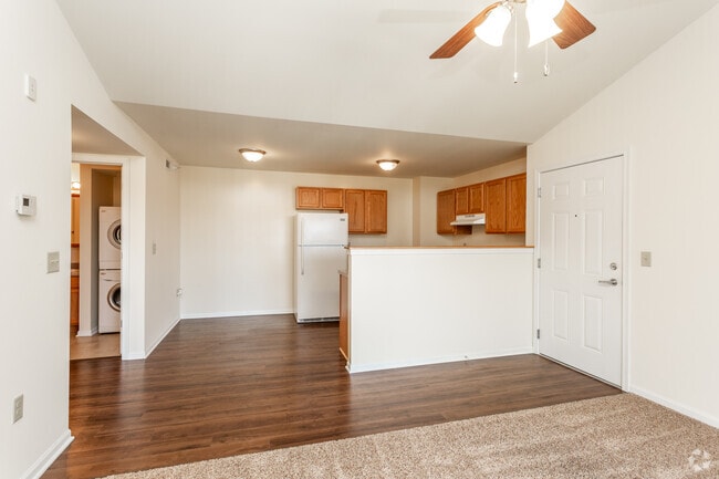 1BR, 1BA - 565 SF